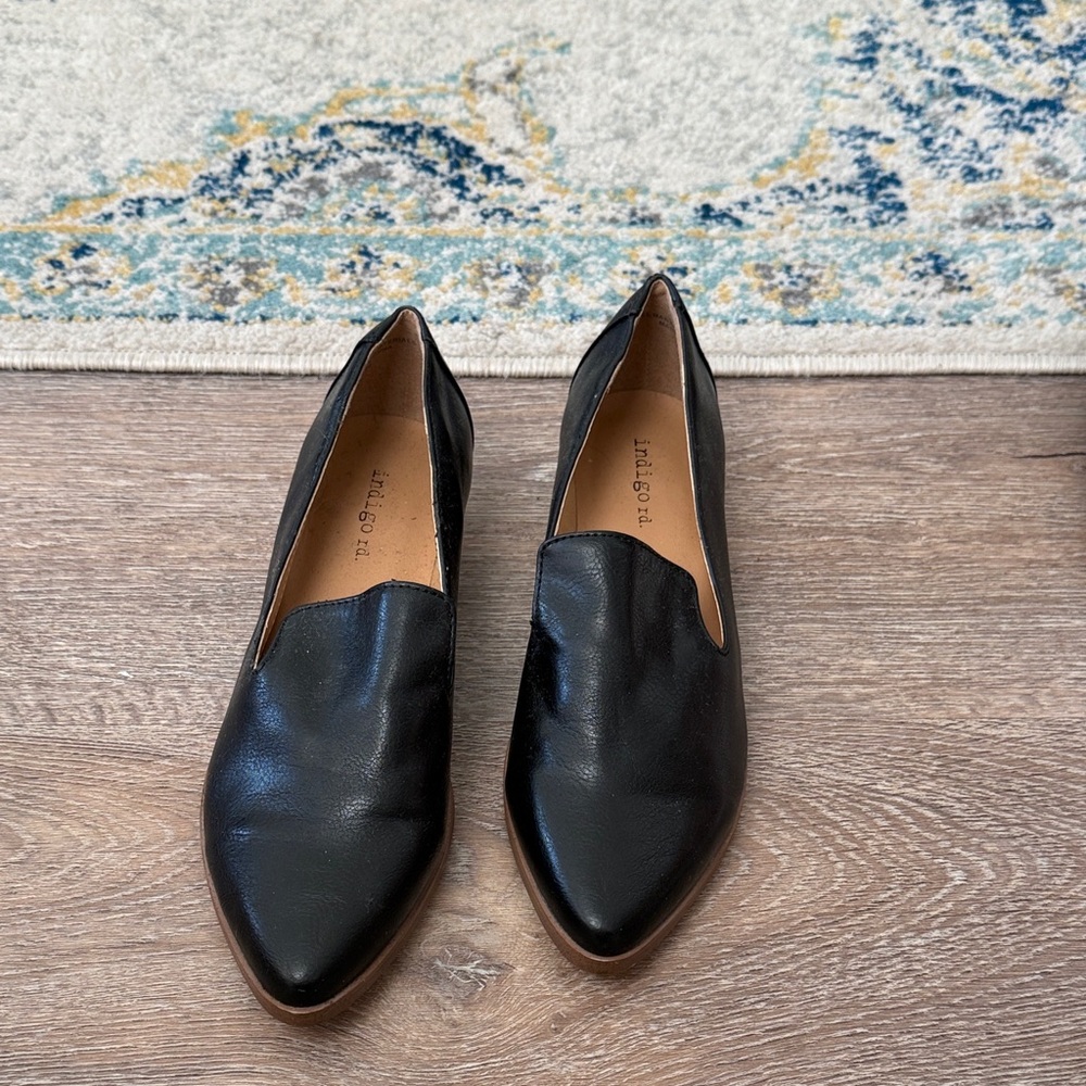 Indigo Women's Black Leather Flats